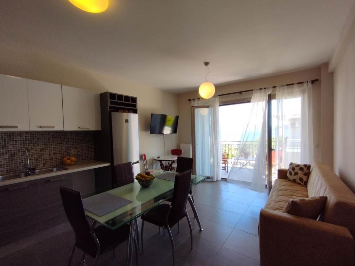 Angelos Apartments Каравомилос Екстериор снимка