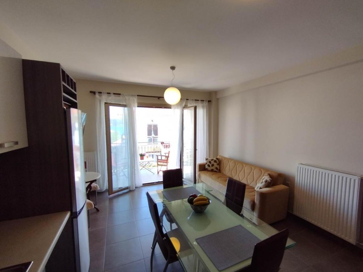 Angelos Apartments Каравомилос Екстериор снимка